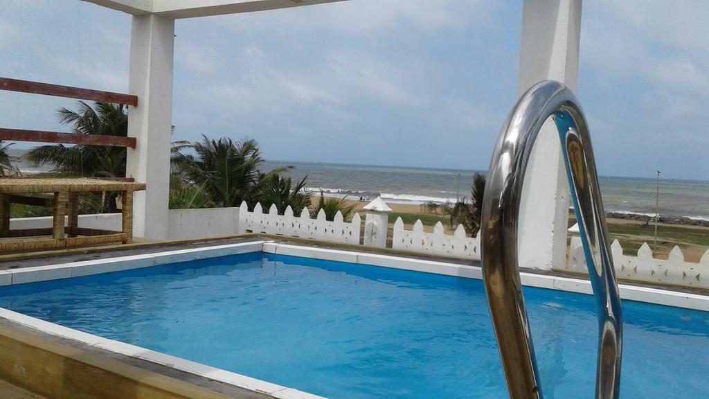 Petit Guest House Negombo Bagian luar foto